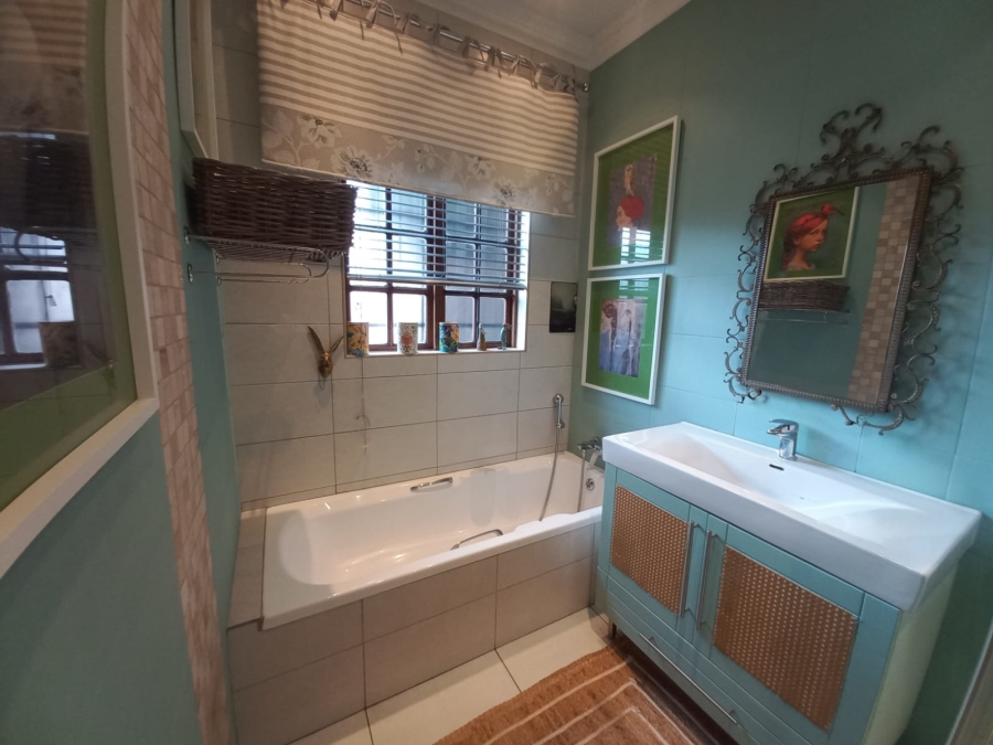 3 Bedroom Property for Sale in Safari Gardens North West